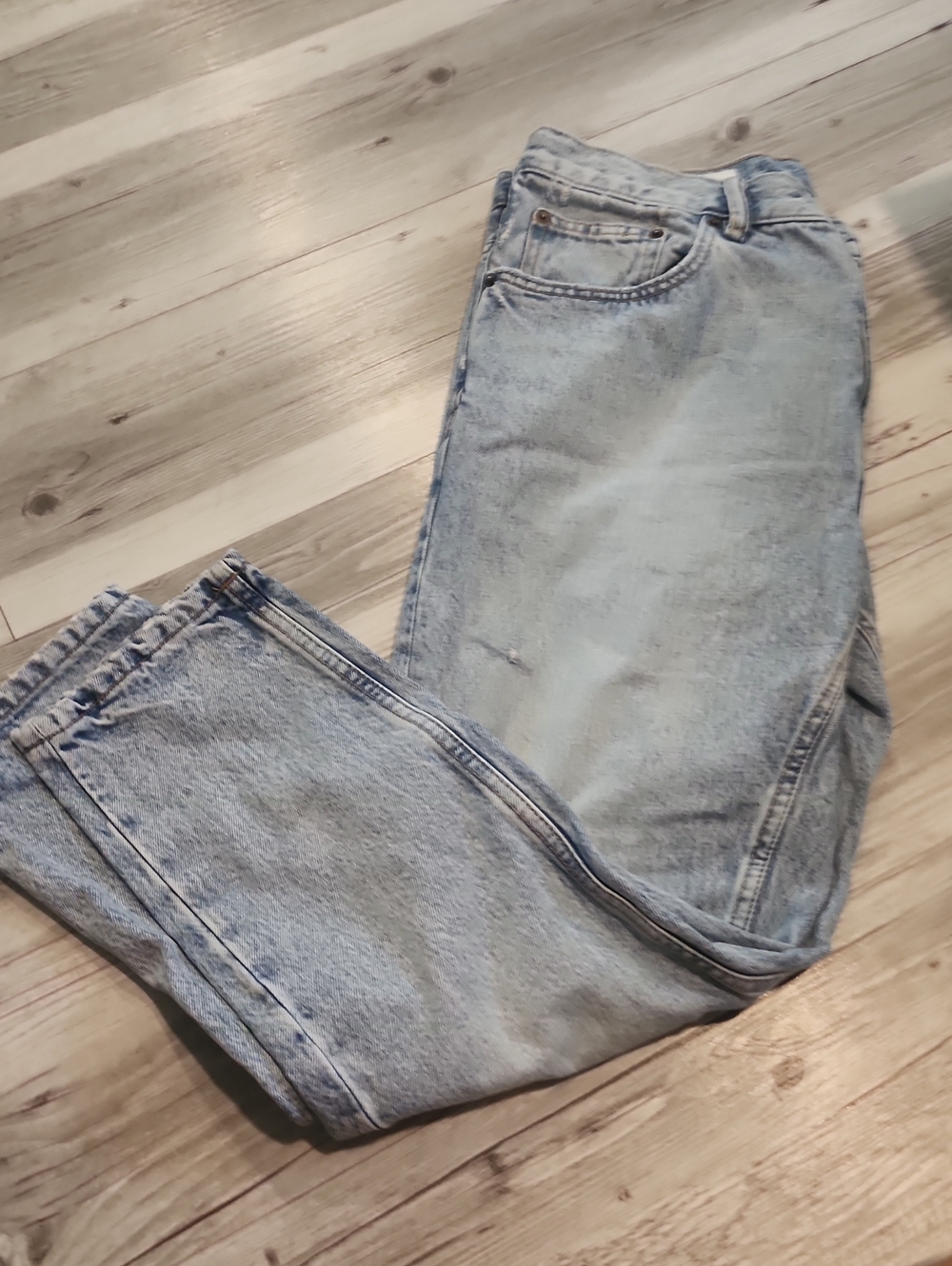 Zara Light Wash Straight-Leg Women's Jeans